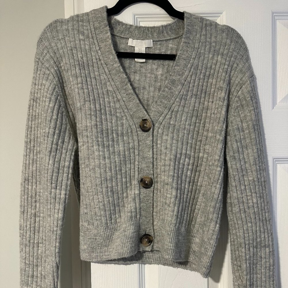 H&M Cropped Grey Ribbed Knit Sweater